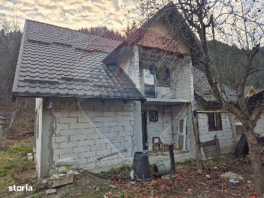 Casă / Vilă cu 5 camere de vanzare in Cazaci-Neamt
