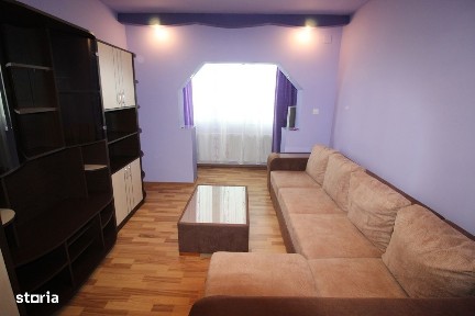 Vând apartament 2 camere în Călan, zona str. Florilor et. 4 decomandat