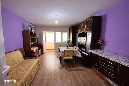 Apartament 3 camere decomandat, et. 2/4, centrală, mobilat,Drăgășani