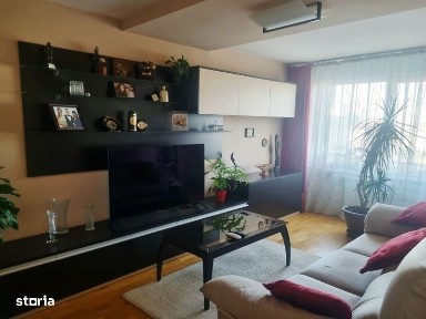 Vand apartament 3 camere decomandat