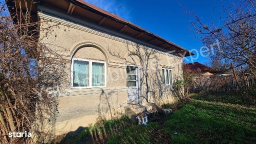 Casă de vânzare în comuna Merișani, sat Vâlcelele, județ Argeș.
