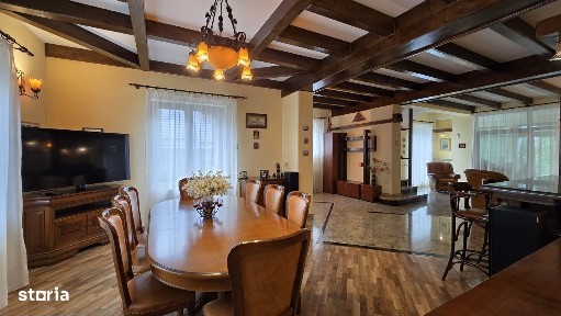 Vila Busteni la liziera padurii