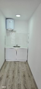 Garsoniera renovata totul nou la parter pretabila si birou