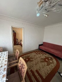 De vanzare apartament cu 3 camere, etajul 2, zona linistita 55.000e