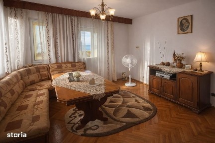 Unirii, zona Mag. Universal, 3 camere, decom.