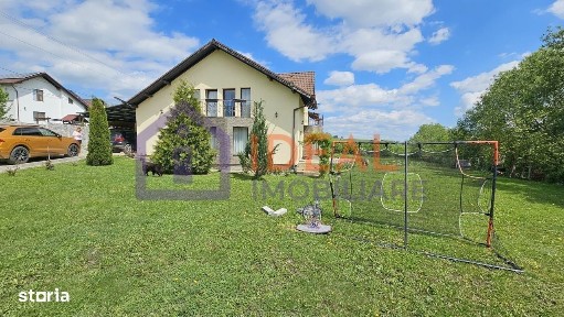 Vila Moderna cu 5 camere, garaj si 921 mp de curte, in Tocile