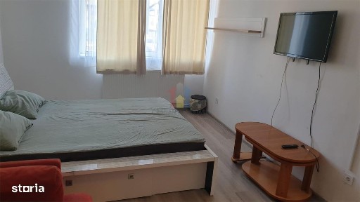 1 camera, parter, Mobilat si Utilat, Bariera