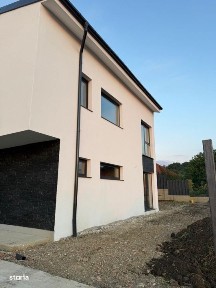 Duplex modern in Dezmir, zona linistita, statia de bus si magazin in z