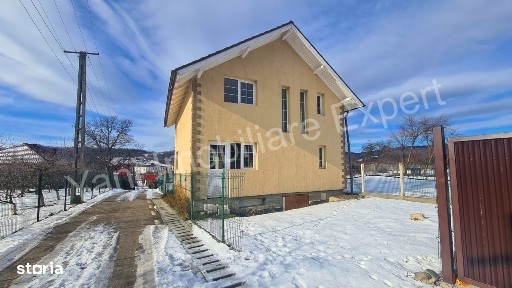 Casă de vânzare în comuna Șuici, sat Șuici, județ Argeș.
