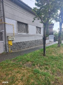 Casa de vanzare formata din 4 camere, zona strada Aurel Vlaicu