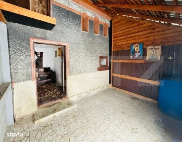 Refugiu la tara: casa traditionala, teren generos, si intimitate Cos