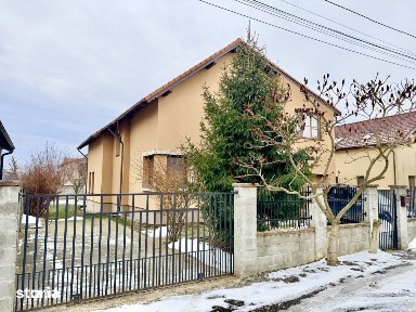 Casa spatioasa - 5 camere - curte generoasa - pozitie excelenta