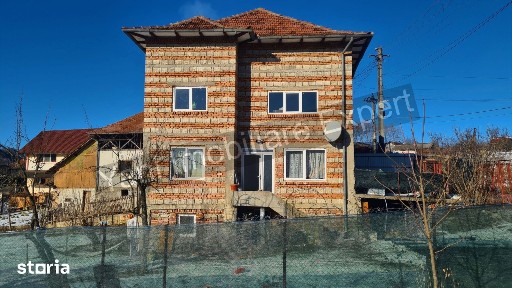 Casă + spațiu comercial + lac de pește, de vânzare ( Vernești/Arges )