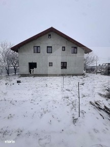 Casa la gri cu teren 1000mp cu priveliste superba - Iazul Luizoaia
