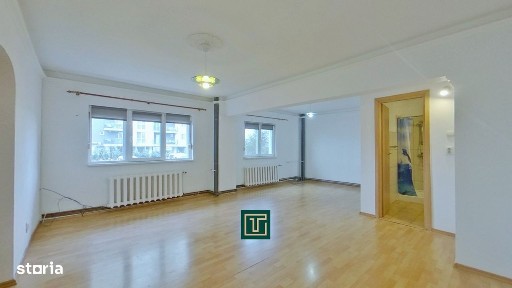 Apartament cu 4 camere de vânzare în Micălaca - zonă excelentă