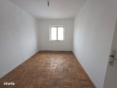 3 camere, str. Aprodul Arbore, etajul 3, decomandat, 78 mp, 2 băi