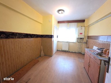 3 camere, decomandat, bulevardul Roman Mușat, etaj 1