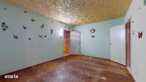 Apartament 3 camere de vânzare, necesită renovare, Săcele