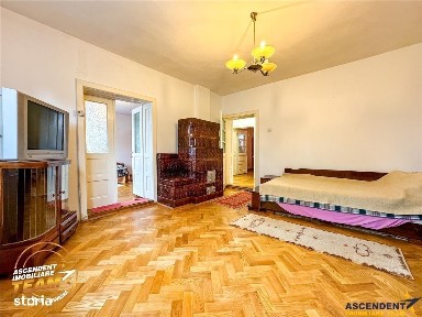 Casa cu 3 camere, 690 mp teren, rezidential potential investional, Sf