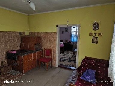 CASA DE VANZARE + ANEXE 2500 MP / PUTNA