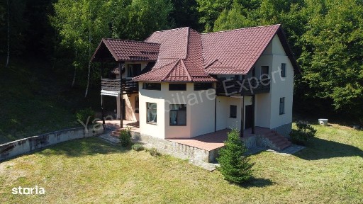 Casă de vacanță de vânzare în comuna Brăduleț, județ Argeș.
