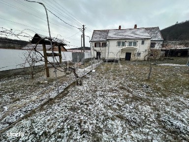 Casa individuala cu teren generos - 8.356 mp - Tichindeal, jud. Sibiu