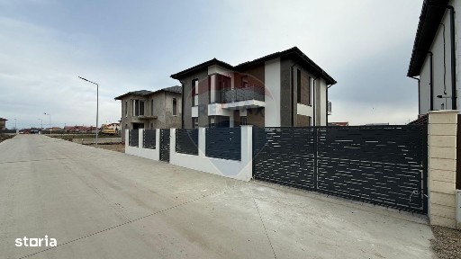 Casă / Vilă cu 4 camere Strada Vrancei