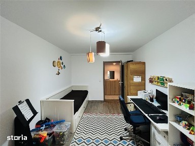 Apartament cu 3 camere,balcon, complet mobilat si utilat