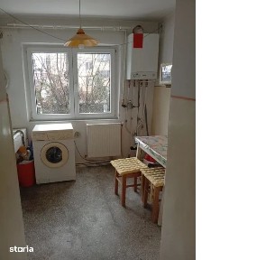 Langa Facultatea de Litere - Victoriei, 4 camere, la etajul 1!