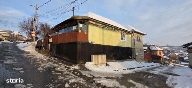 Casa individuala, 2 camere, 52 mp., teren 106 mp., zona Centrala