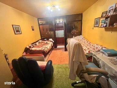 Vand apartament 3 camere zona Decebal