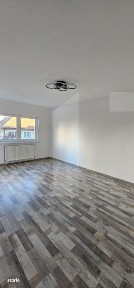 Apartament 3 camere, 2 bai - complet renovat, etaj 1, semicentral