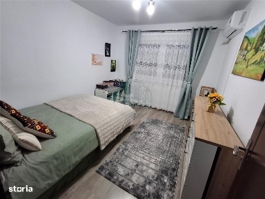 Apartament 3 camere decomandat balcon pivnita zona Vasile Aaron