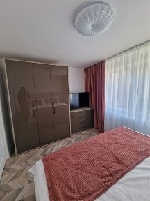 Apartament cu 3 camere de inchiriat