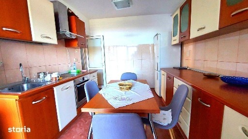 Apartament cu 4 camere 2 bai, 2 balcoane, boxa si garaj CETATE mobilat