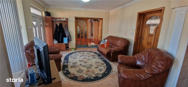 Casa de vanzare 5 camere zona Barabant