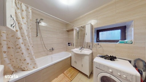 Apartament decomandat 3 camere, pivnita, pod - zona Centrala
