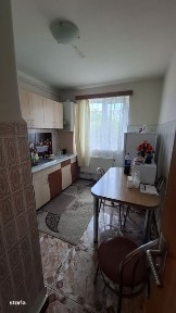 De vanzare apartament 3 camere etaj 2
