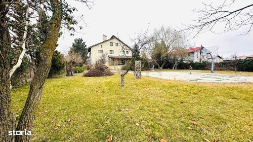 Vila de vanzare cu mansarda si teren de 1760 mp Corbeanca