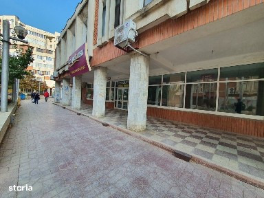 Spațiu Comercial Premium - 230mp cu Vitrină de 15ml, Zona Centru/Piață