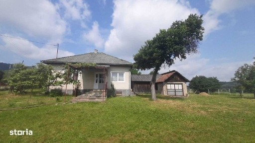 Casa de vanzare cu teren aferent