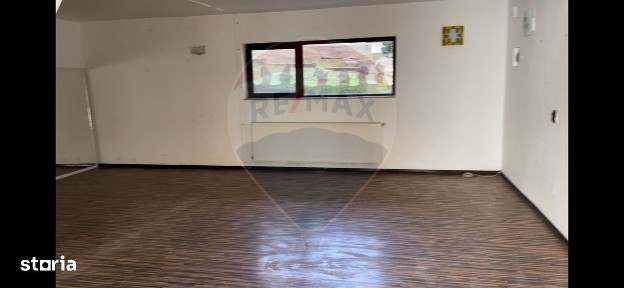 Spațiu comercial