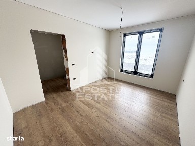 Case insiruite cu 3 camere, bucatarie inchisa, toate utilitatile.