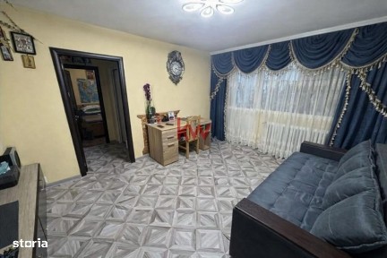 Apartament cu 2 camere semidecomandate in Pod de Piatra, et.1