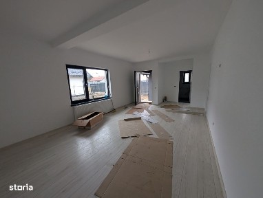 Casa Lilieci 3 dormitoare 2 bai, terasa + beci, canalizare