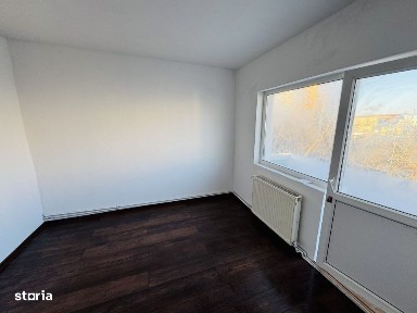 Apartament 3 camere renovat, decomandat, zona Lipovei, strada Holdelor