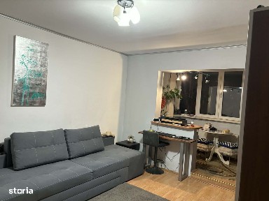 Apartament de 3 camere zona TRACTORUL