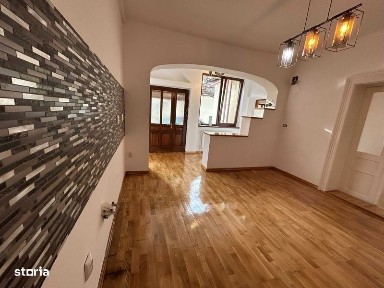 Casa moderna, complet renovata, curte generoasa - Grivitei
