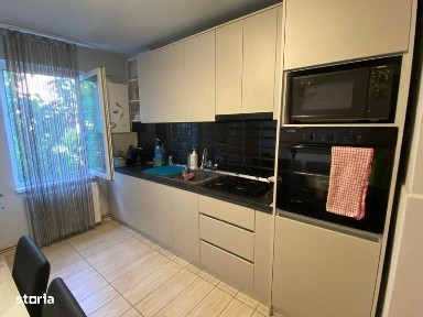 Apartament cu trei camere si pivnita dubla