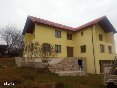 Casa individuala, 273mp, teren 1.000mp, Chinteni zona Profi